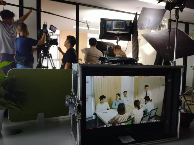 佳县TVC拍摄公司：科技产品视觉化大师，诠释未来感与功能美学
